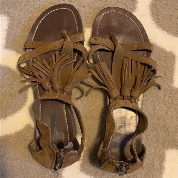 moccasin flip flops